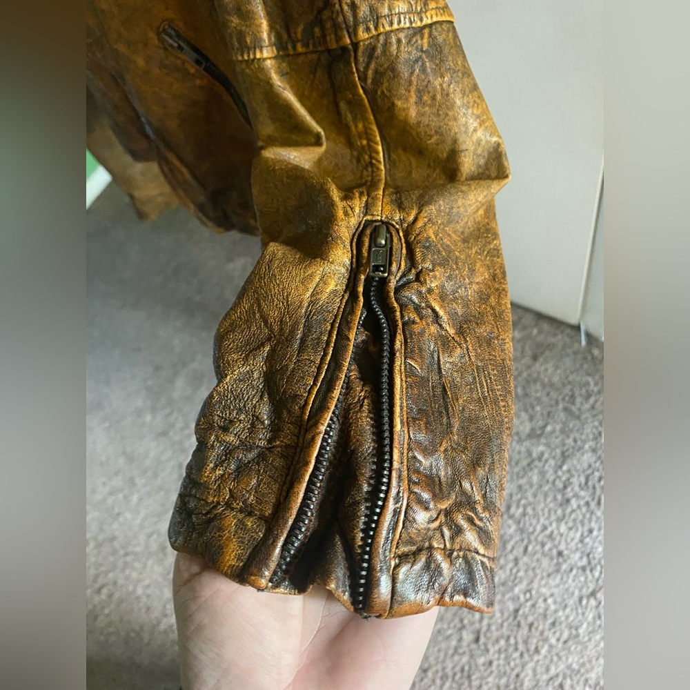 Wilson’s Leather Distressed Cropped Leather Jacket - Picture 11 of 13